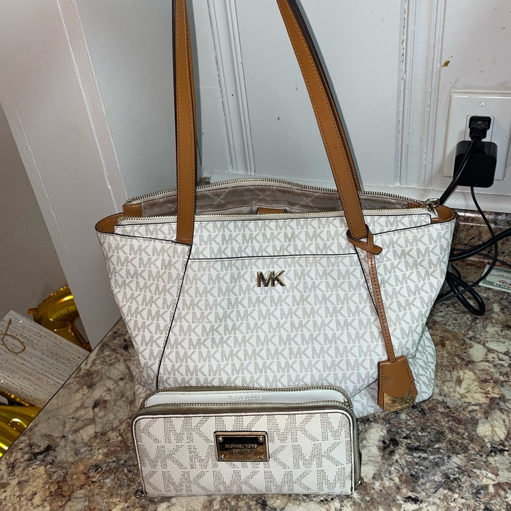 White Michael Kors Tote Bag with matching wallet!